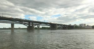 С новосибирского моста опять сняли асфальт